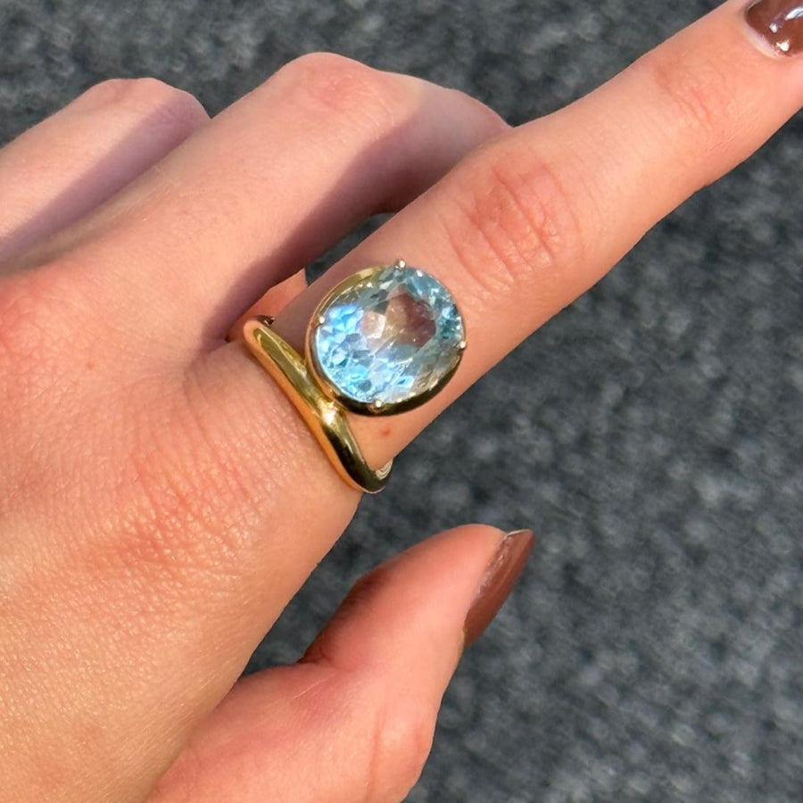 10.35ct Blue Topaz 18K Gold Wave Solitaire Ring